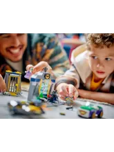 Конструктор Batman 76272 Бэтпещера с Бэтменом