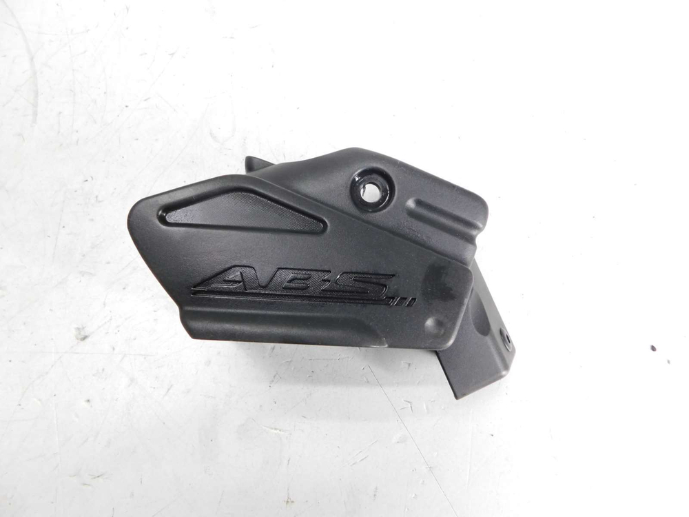 Крышка блока ABS правая Suzuki Gladius SFV650A 47441-44H0