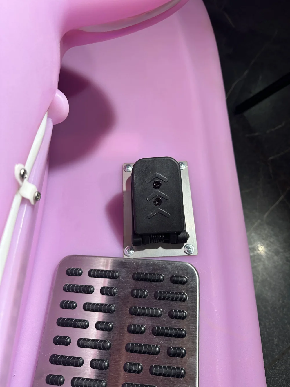 Прокатный аттракцион «Световой дельфин» Электромобиль (съемный хвост)