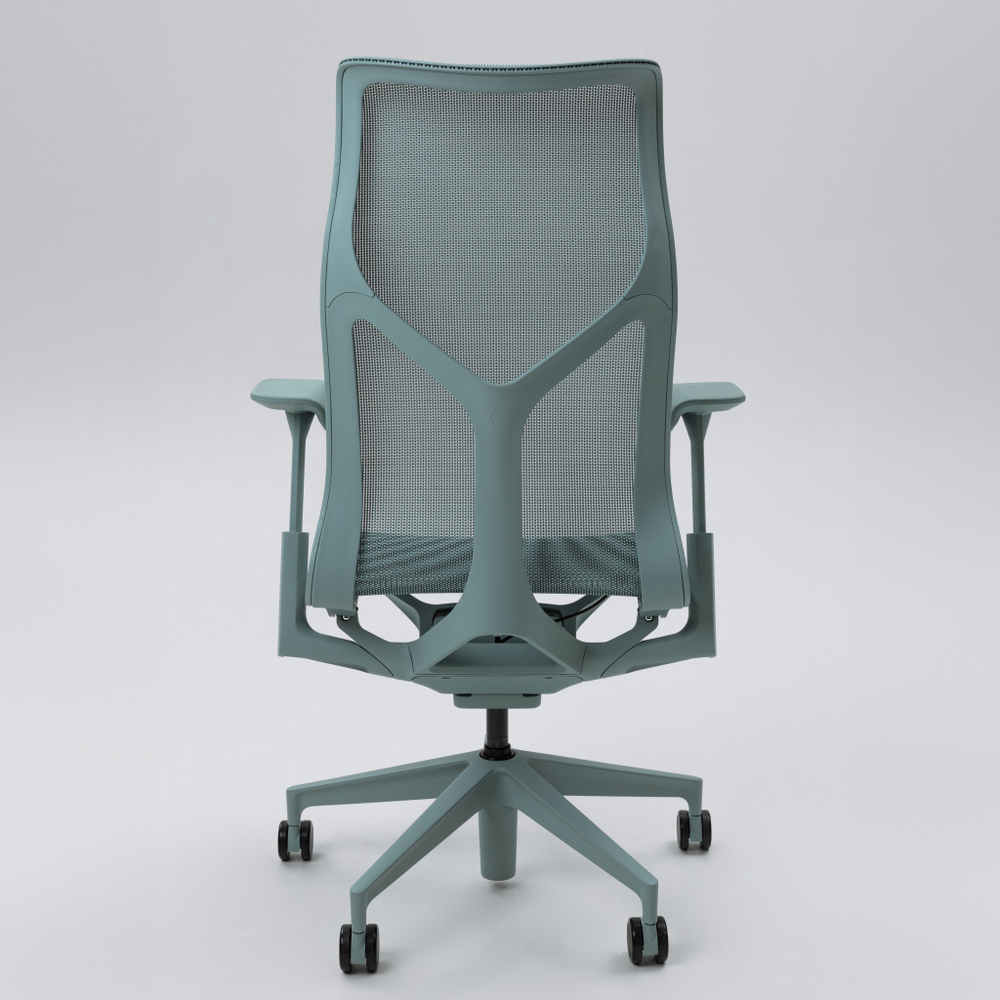 Кресло Herman Miller Cosm, высокая спинка, цвет Glacier, регулируемые подлокотники