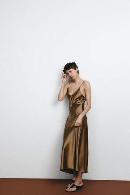 ZARA ПЛАТЬЕ МИДИ ИЗ САТИНА, ЦВЕТ ПРЯЖИ