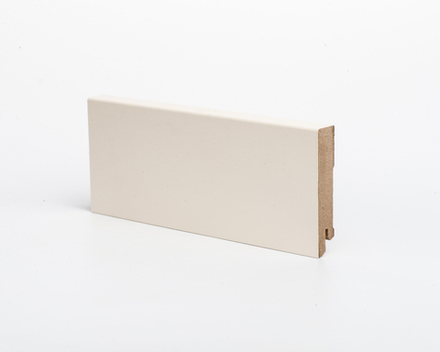 Плинтус напольный кремовый К-06 80 мм крашенный RAL9010 МДФ