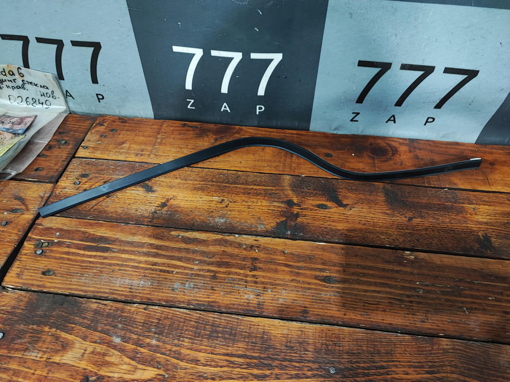 Молдинг заднего стекла правый Mazda 6 (GG) 02-08 Новое Оригинал GJ8J50612D