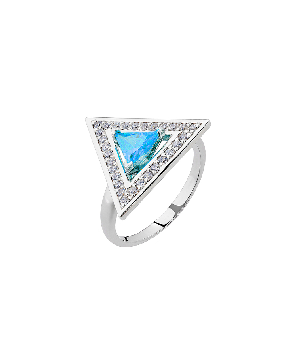 Кольцо из серебра со вставками из выращенной голубой шпинели и бесцветных фианитов