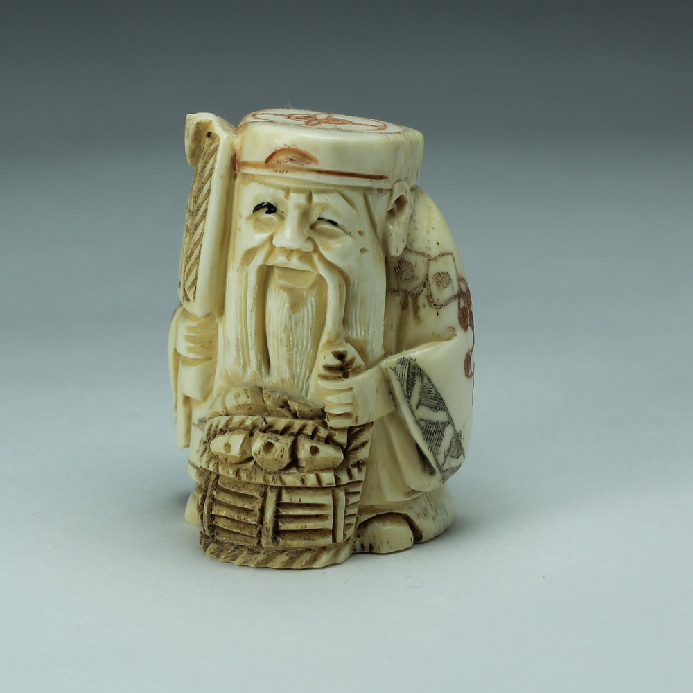 Нэцкэ Дзюродзин с веером и корзиной рыбы