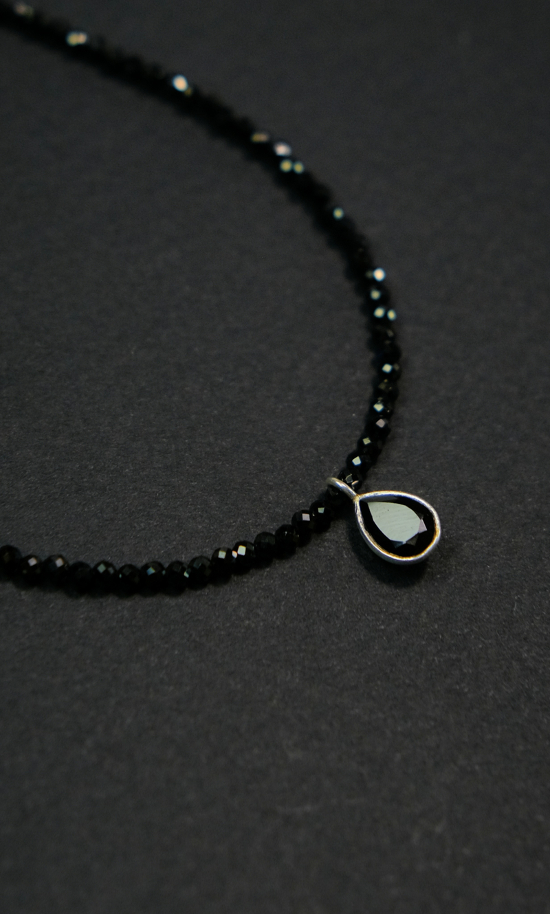 Чокер "Memo about Career" из шпинели, с подвесом из шпинели 35 см