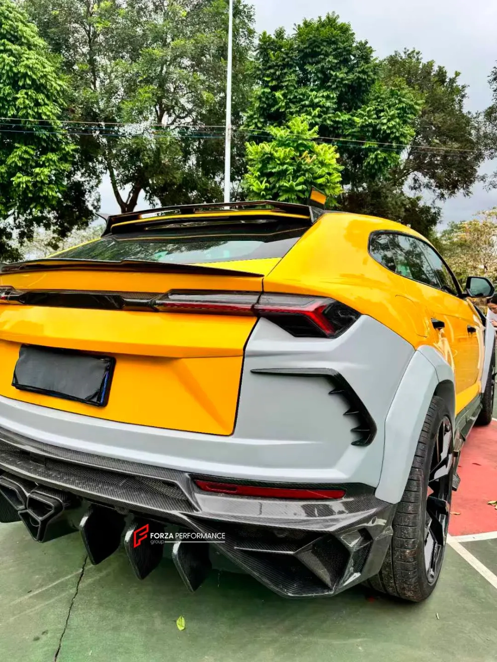Широкий карбоновый обвес для Lamborghini Urus 2018+ Ламборгини Урус