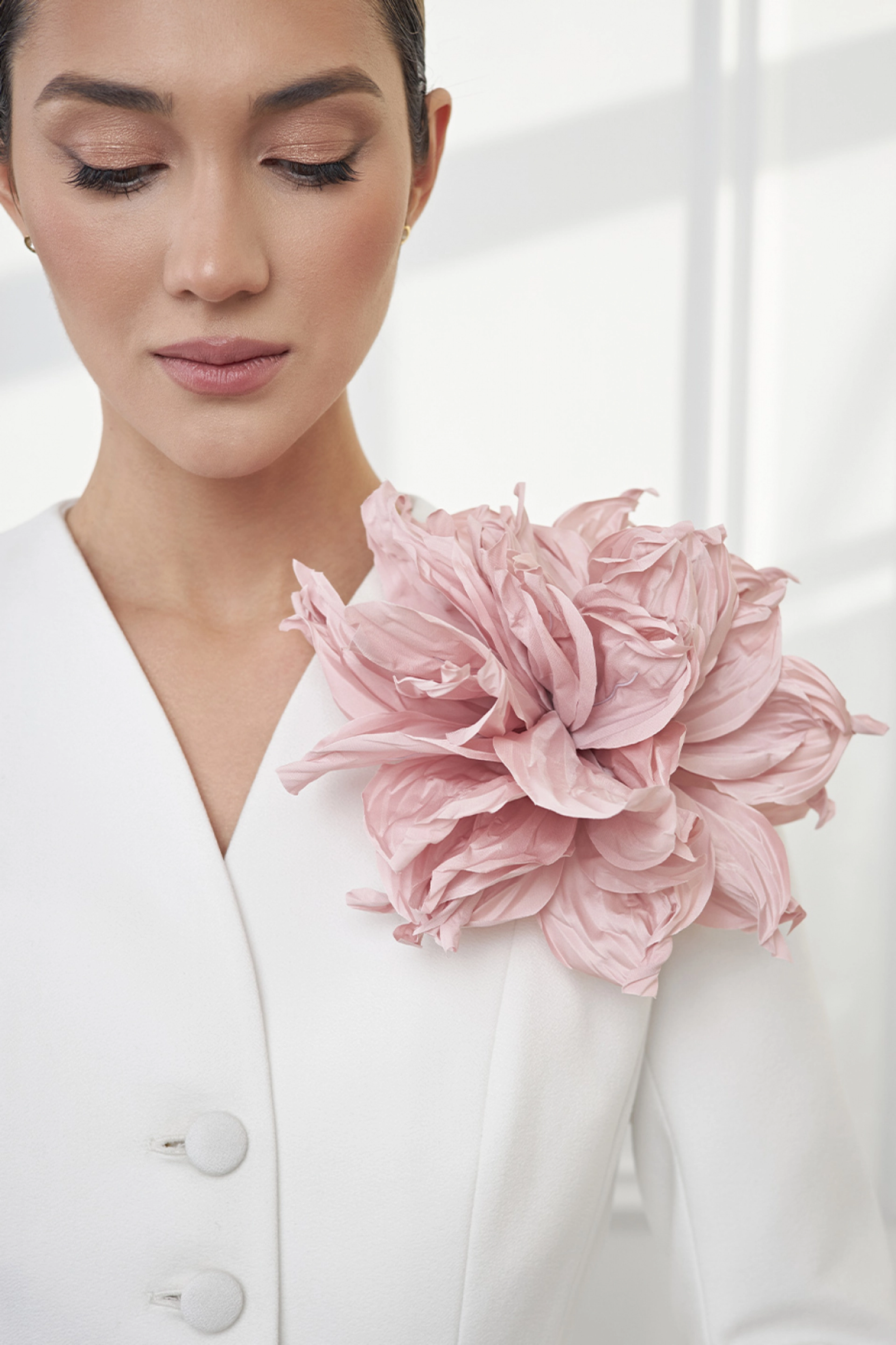 Брошь Pion, пыльная роза