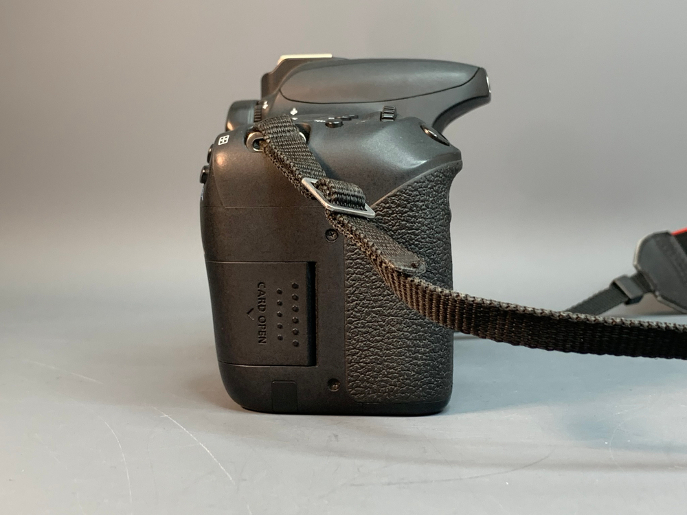 Canon EOS 77D Body