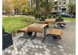 Столик со скамьями для настольных игр