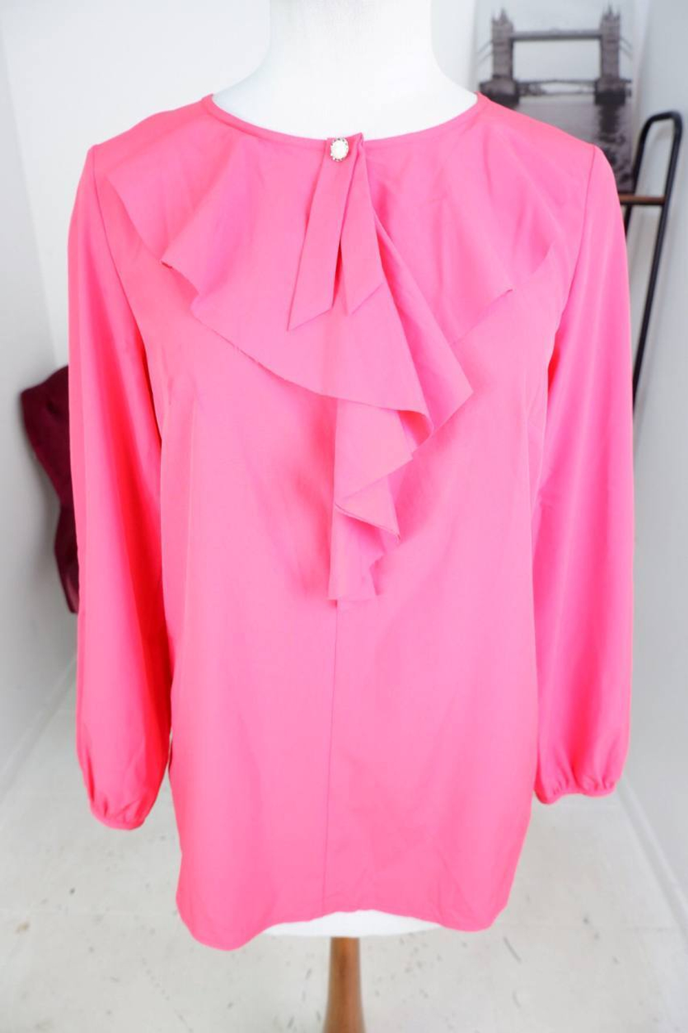 Блузка актуального оттенка, визуально на 46 размер