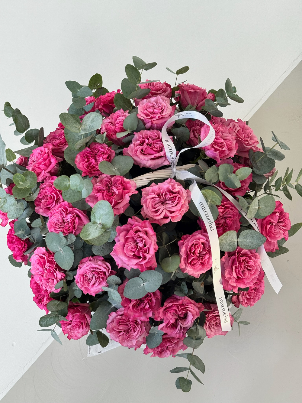 предзаказ - цветочная корзина из роз Кантри и эвкалипта размер XL