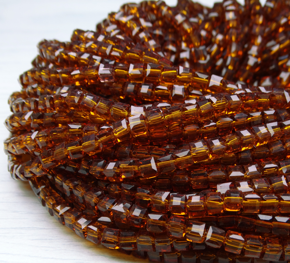 БВ030НН4 Хрустальные бусины квадратные, цвет: коричневый, размер 4 мм, кол-во: 44-45 шт.