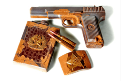 Шоколад фигурный набор № 20 Пистолет , фляга , пряжка