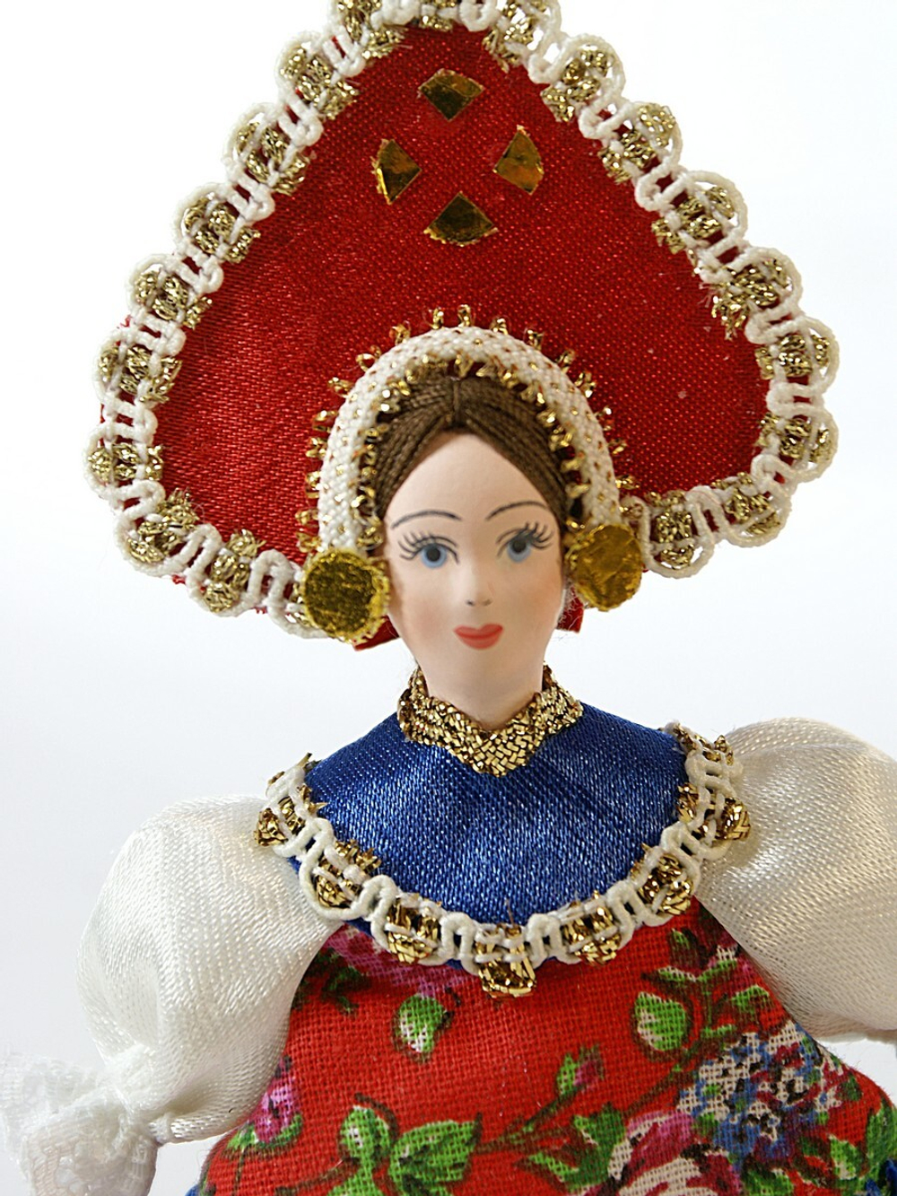 Кукла-подвеска в сарафане с воланами