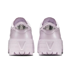 Женские кроссовки Air Jordan 1 Brooklyn Low 'Doll Metallic Silver' HF3184-500