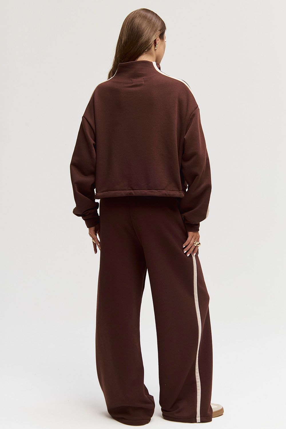 Олимпийка на молнии с лампасами шоколадного цвета