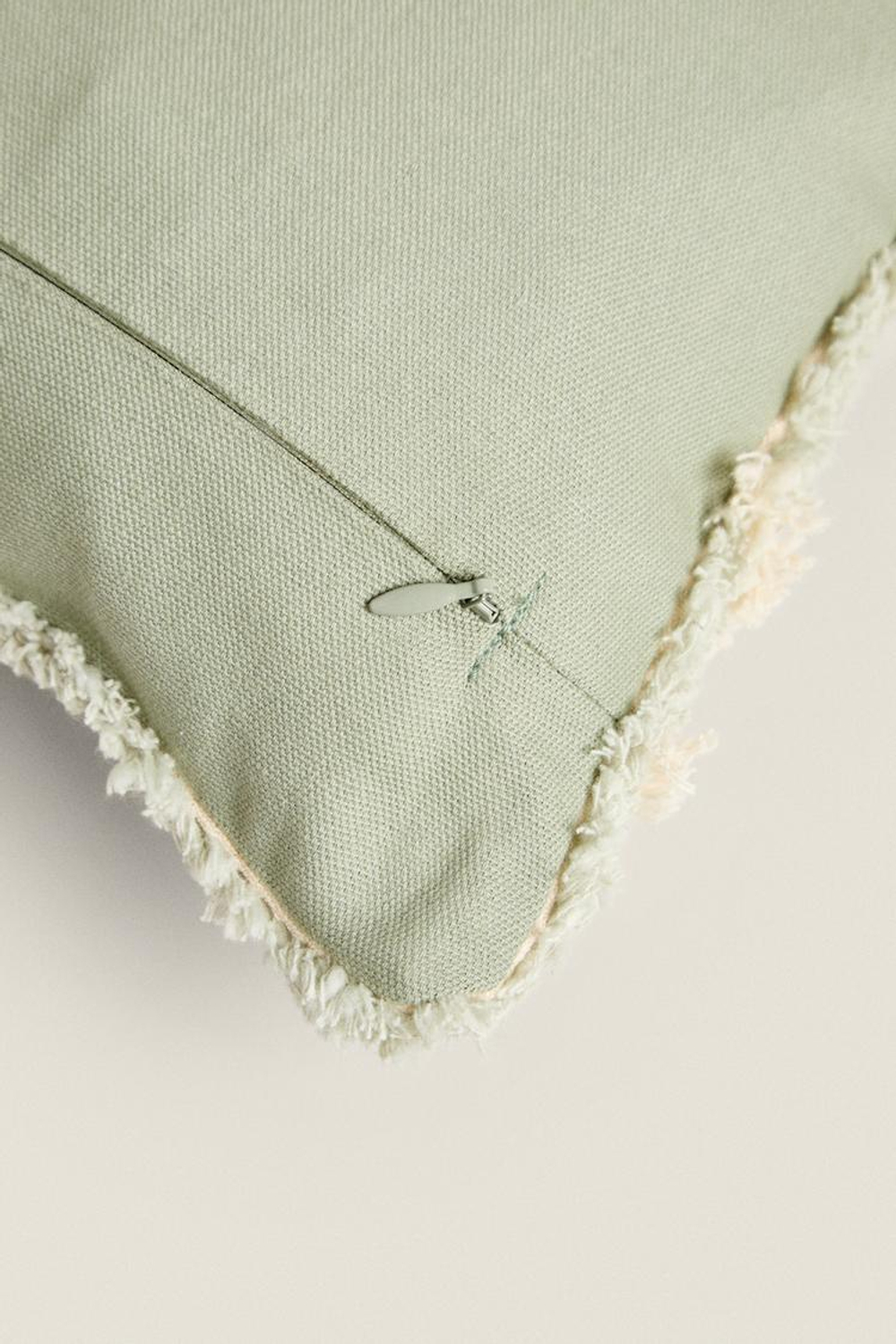 ZARA HOME ЧЕХОЛ ДЛЯ ДЕКОРАТИВНОЙ ПОДУШКИ С ВЫШИВКОЙ С ГЕОМЕТРИЧЕСКИМ УЗОРОМ, СВЕТЛО-ЗЕЛЕНЫЙ