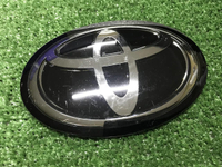 Эмблема решетки радиатора Toyota Camry xv70 17-21