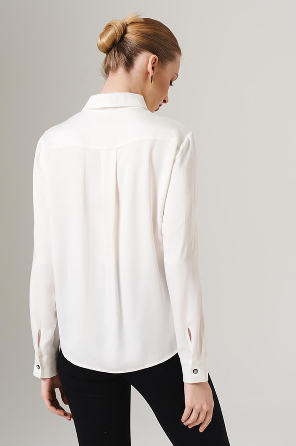 23089 Блузка женская (молочный)