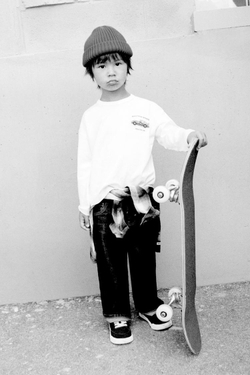 ZARA ФУТБОЛКА С РЕЗИНОВОЙ АППЛИКАЦИЕЙ, БЕЛЫЙ