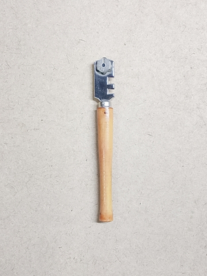 Стеклорез 6-ти роликовый с дер. ручой JOBO (Гер.)