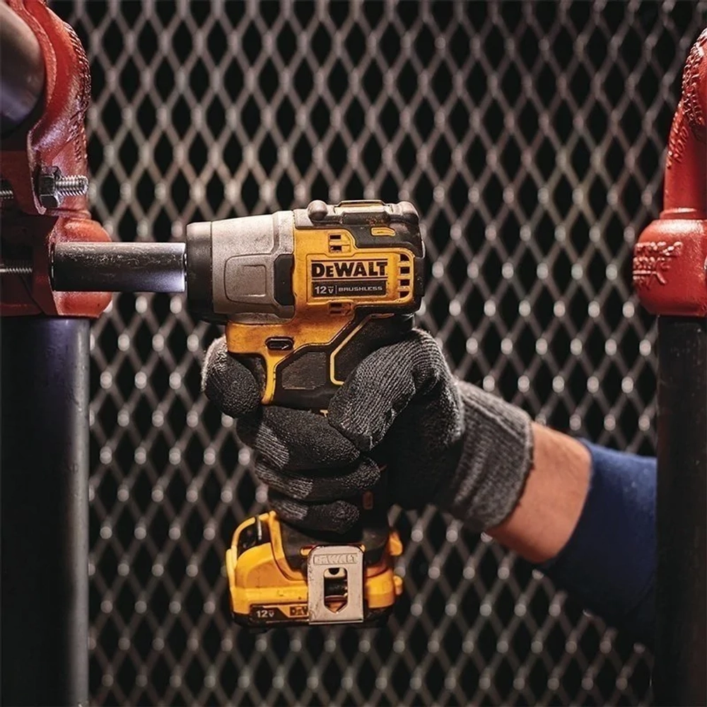 DeWalt DCF902D2 аккумуляторный гайковерт (2 x 2 Ач, ЗУ)