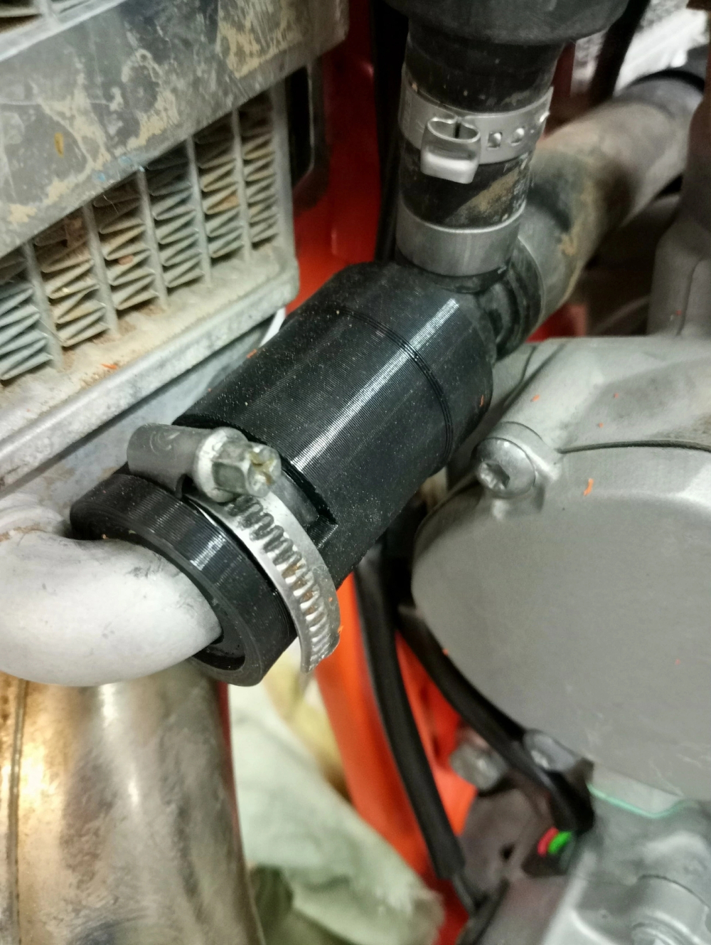 KTM/GasGas/Husqvarna 2020+ Защита патрубка радиатора
