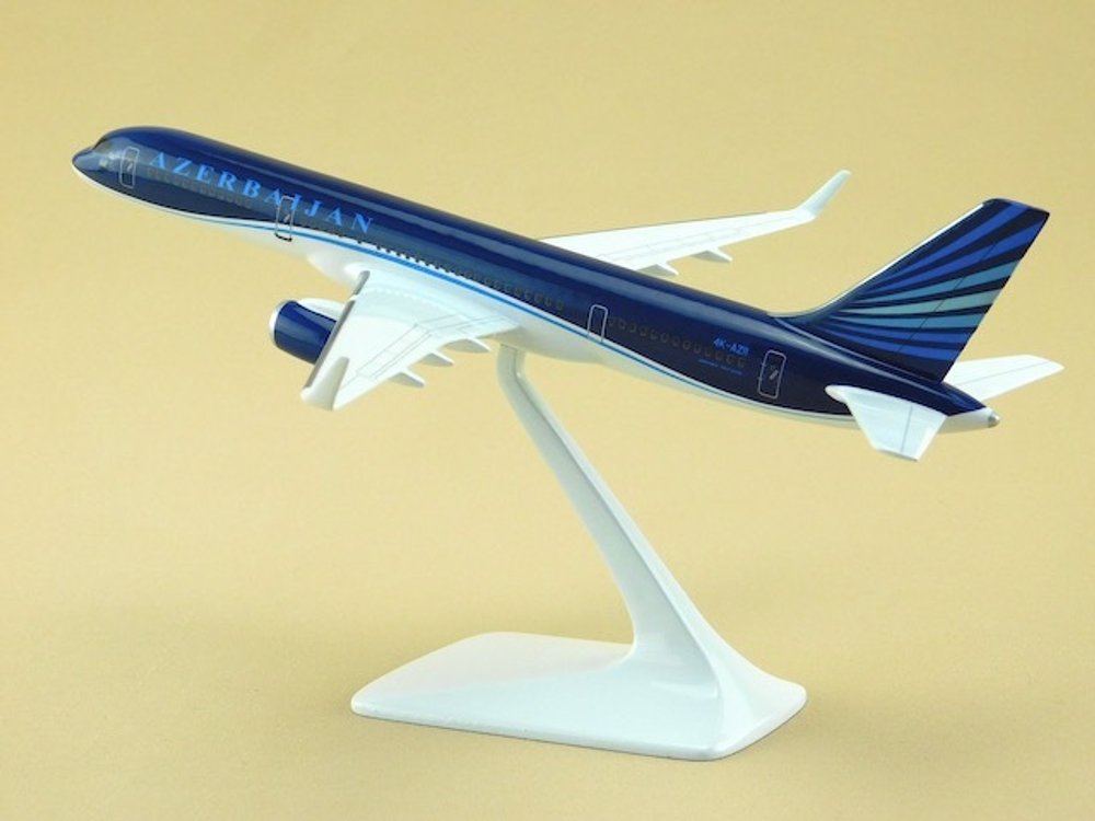 Модель самолета Boeing 757-200 (М1:200, Азербайджанские авиалинии)