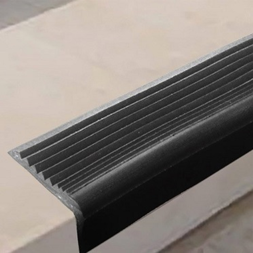 Угловая самоклеящаяся противоскользящая накладка на ступени