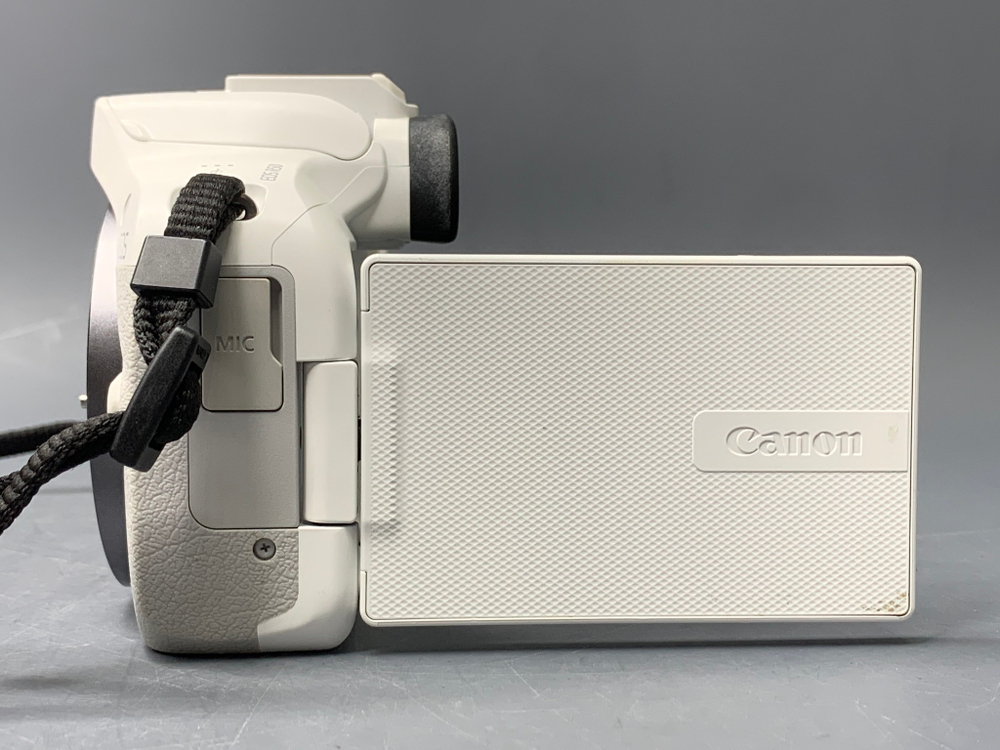 Canon EOS R50 Kit 18-45mm 7150 кадров пробега
