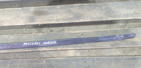 Молдинг двери передней левой Mercedes E (W213) 16-нв Б/У Оригинал A2137209504
