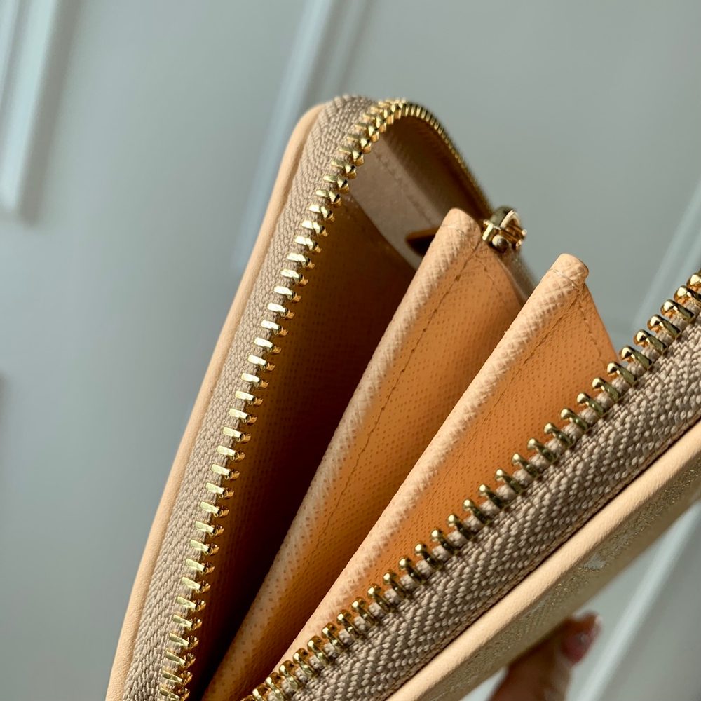 Louis Vuitton Zippy Wallet