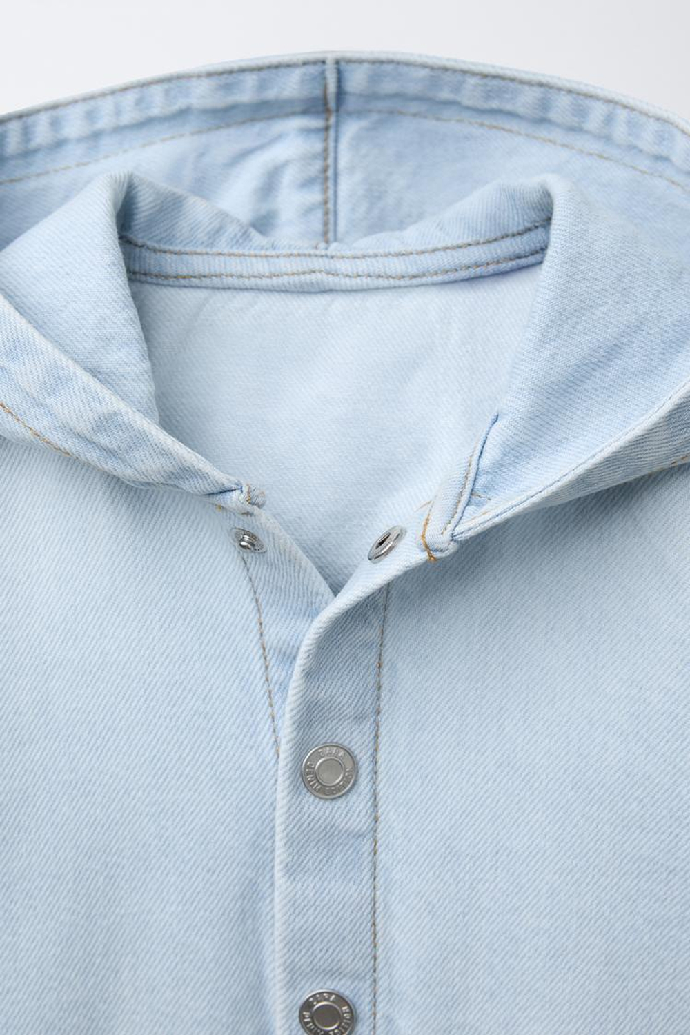 ZARA ДЖИНСОВАЯ КУРТКА-РУБАШКА С КАПЮШОНОМ, ГОЛУБОЙ