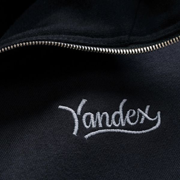 Толстовка с молнией у горла черная - фото 7