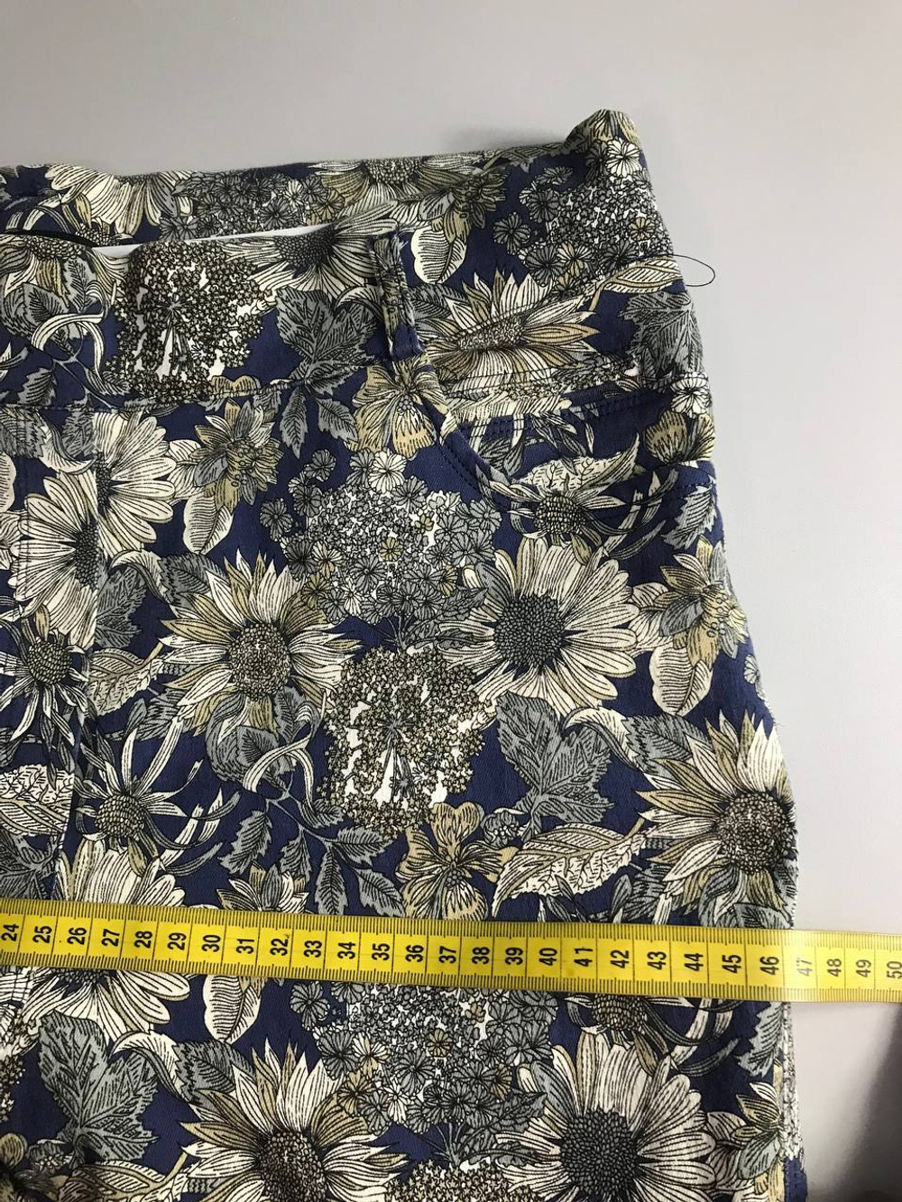 Брюки с цветочным принтом, визуально 48 размер