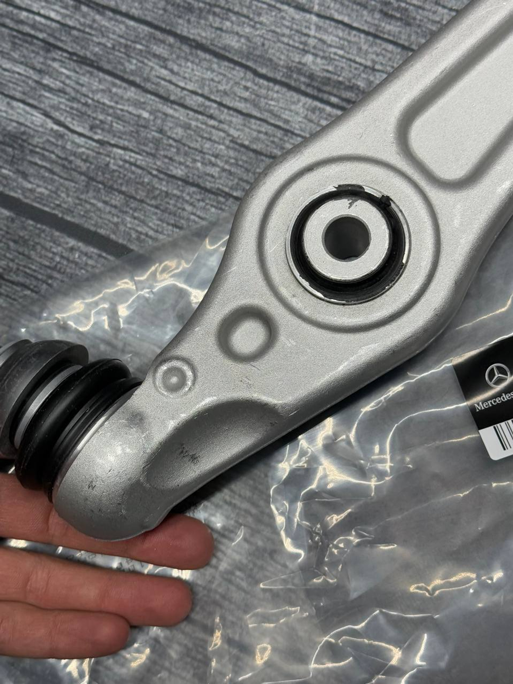 Рычаг поперечный Mercedes-Benz A2063305102