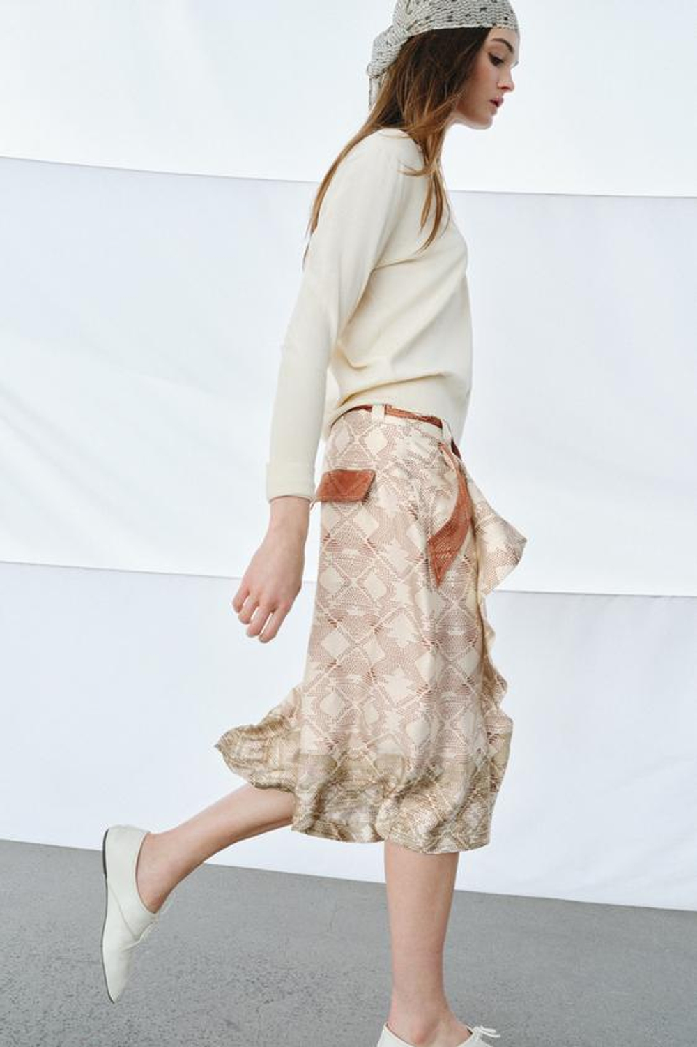 ZARA СВОБОДНЫЕ ШОРТЫ С ПРИНТОМ — ZW COLLECTION, ЭКРЮ