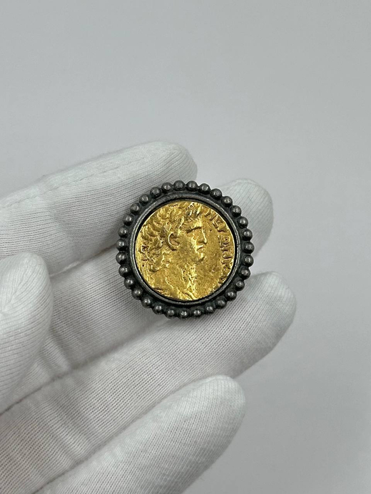 Накладка на пуговицу в виде монеты