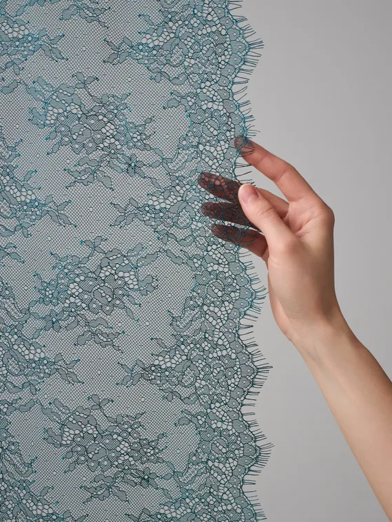 01-11 ОПТ Кружево шантильи 23 см, сосна 1994