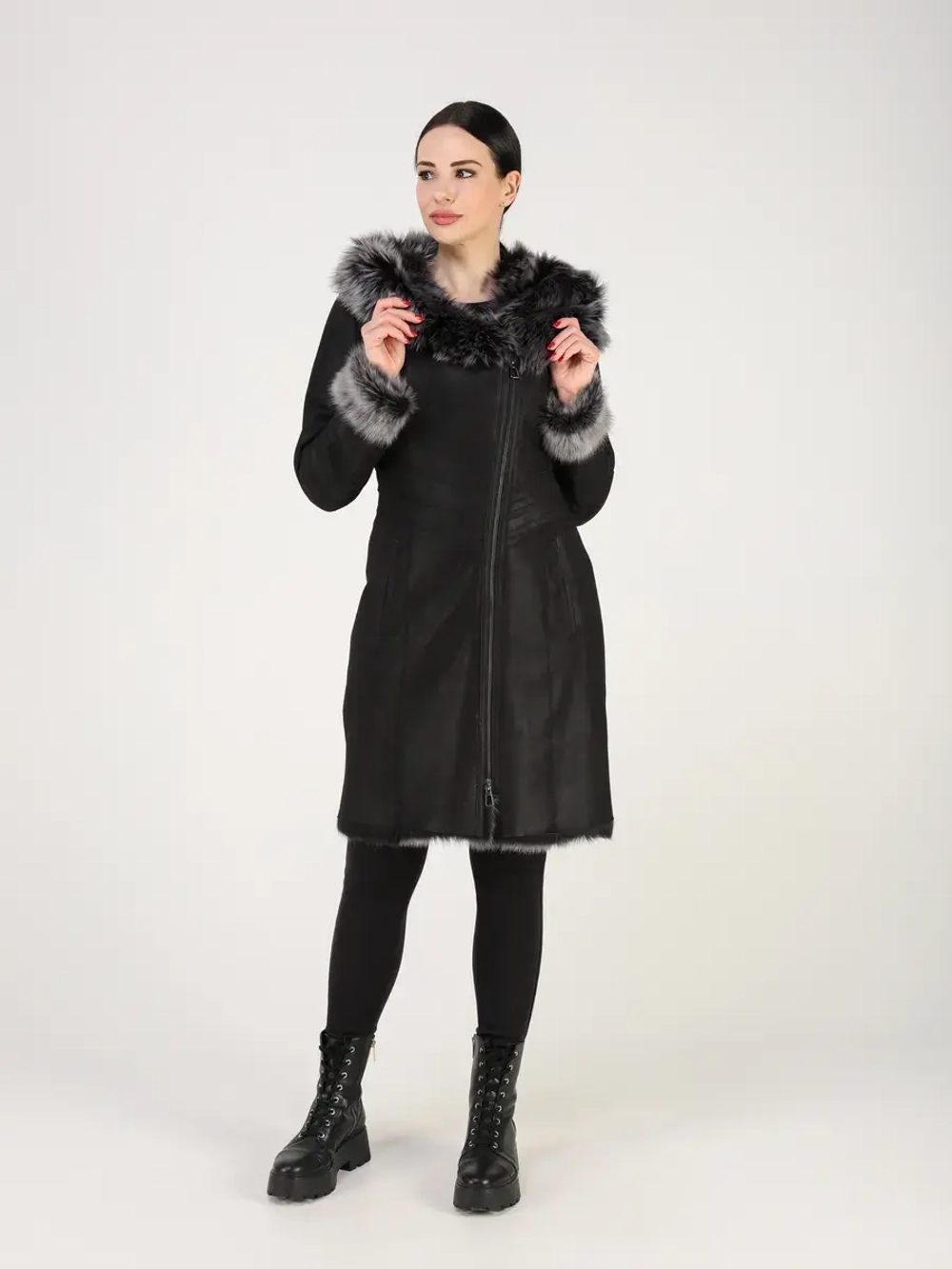 Дубленка зимняя натуральная с капюшоном