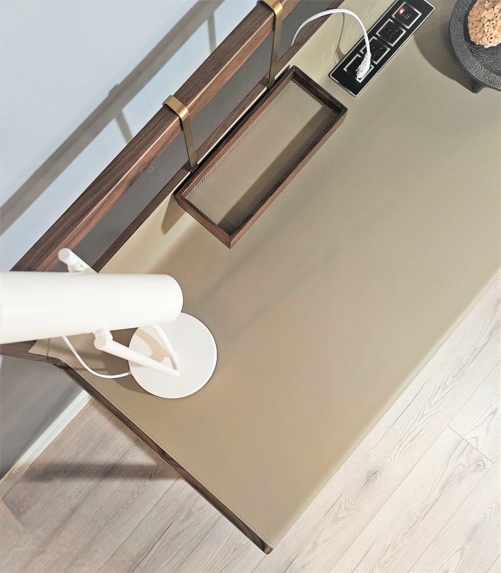 Стол письменный Scribe