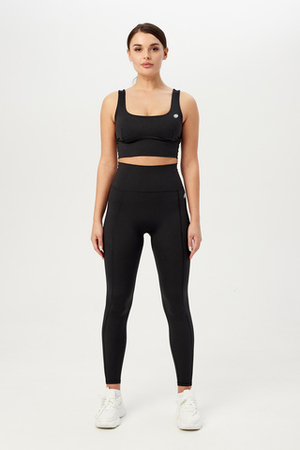 Топ с глубоким вырезом