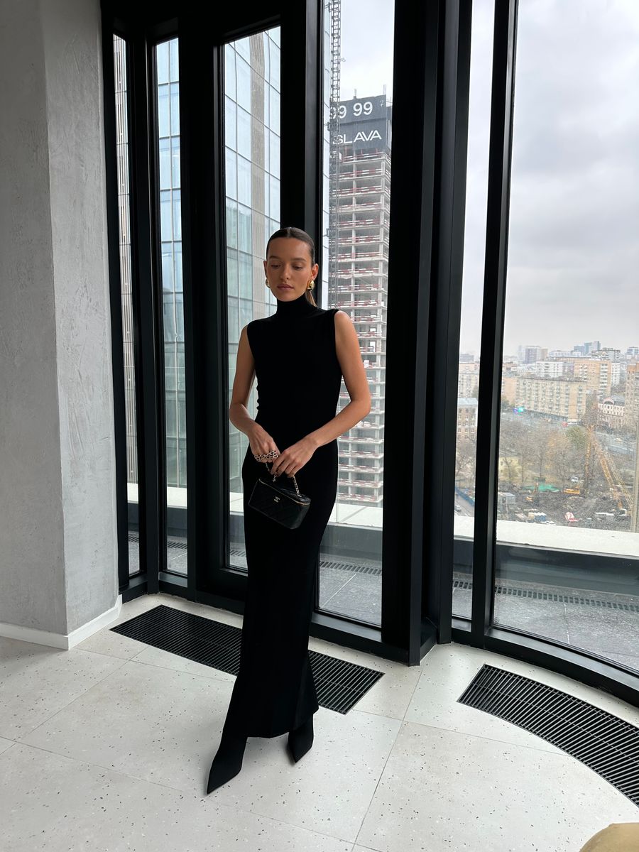 Платье из вискозы со стойкой макси черное