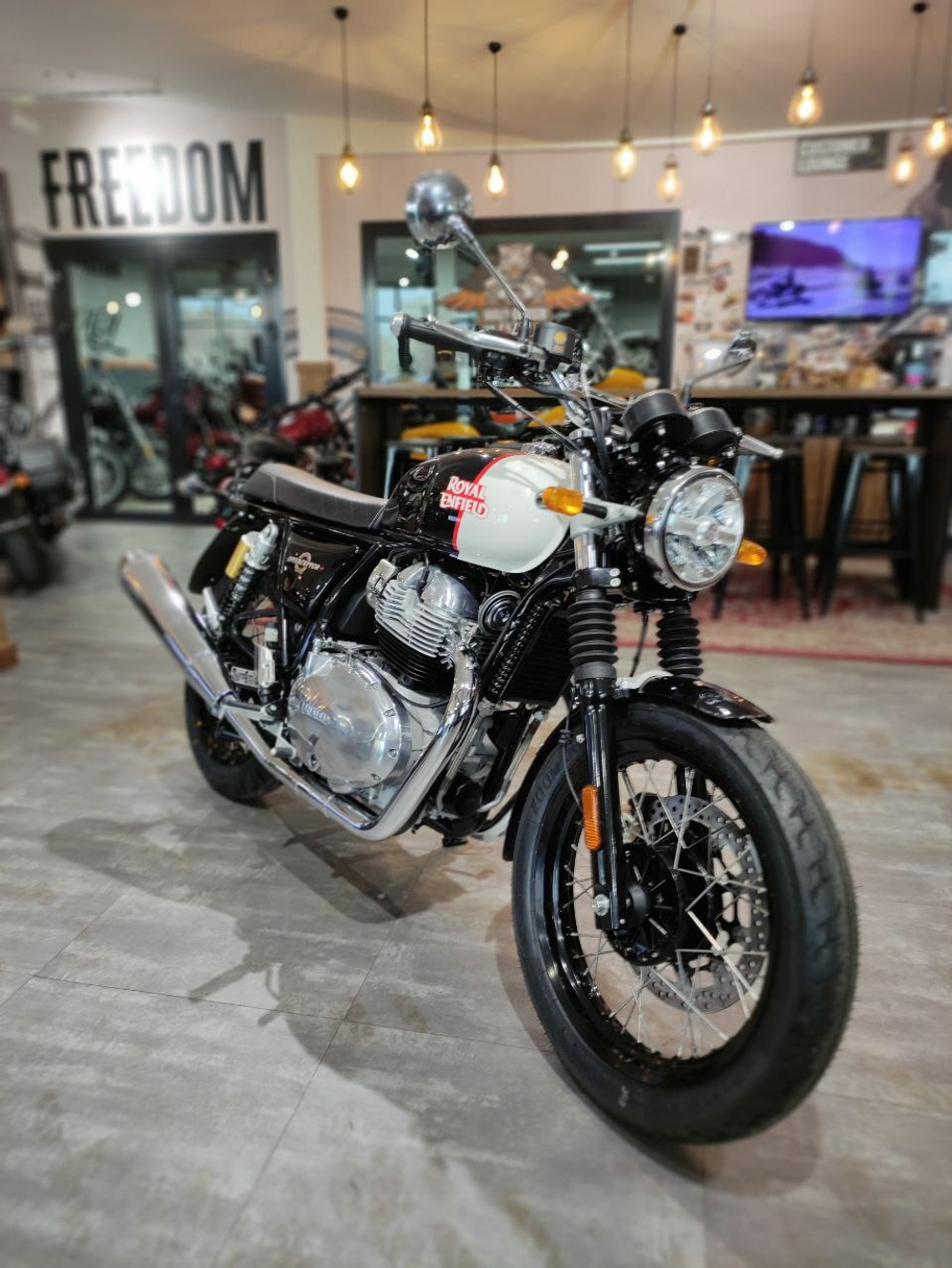 Royal Enfield Interceptor 650 Black Pearl (Custom / Dual tone)