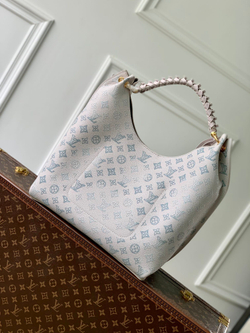 Louis Vuitton Carmel