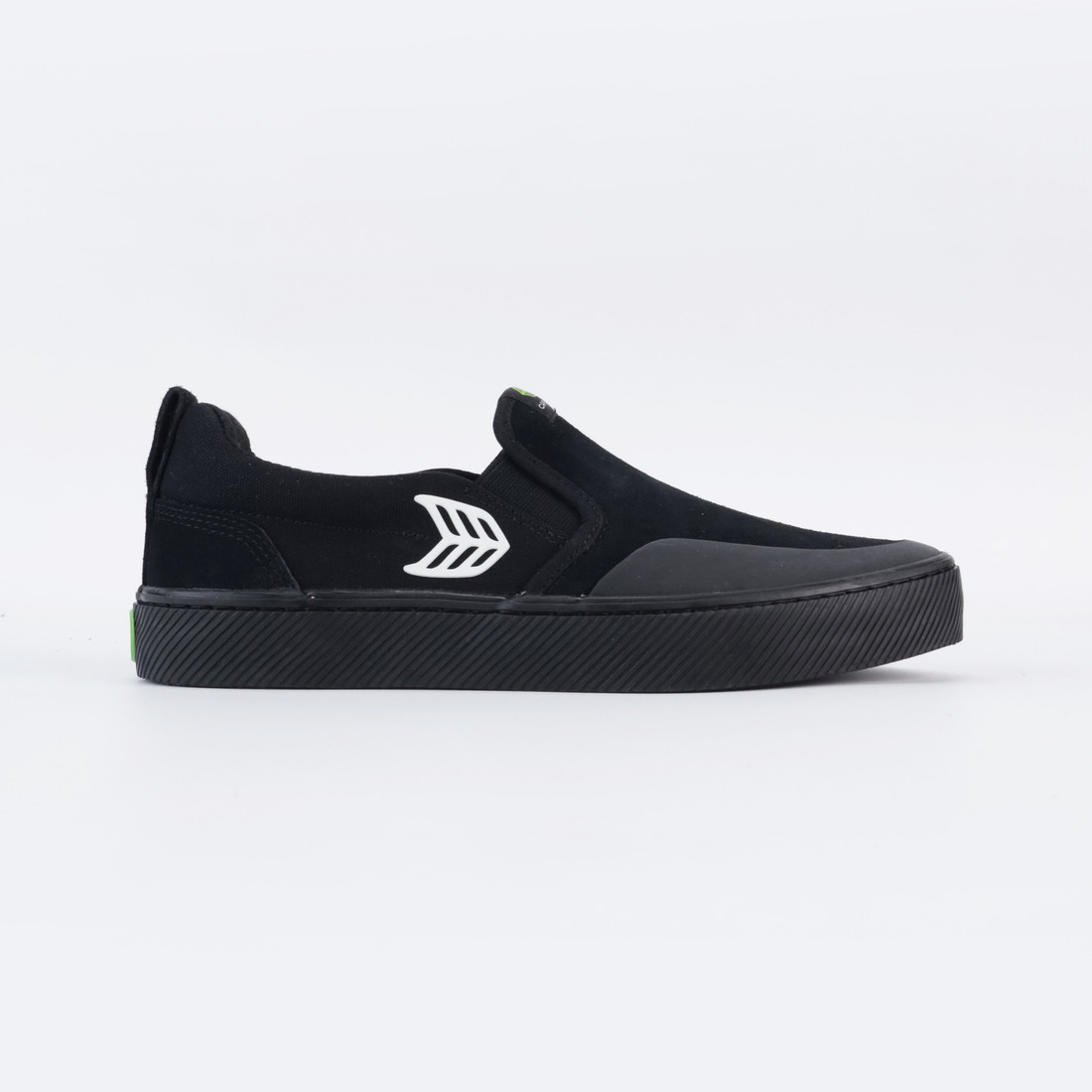 Cariuma Slip On Skate Pro (all black)