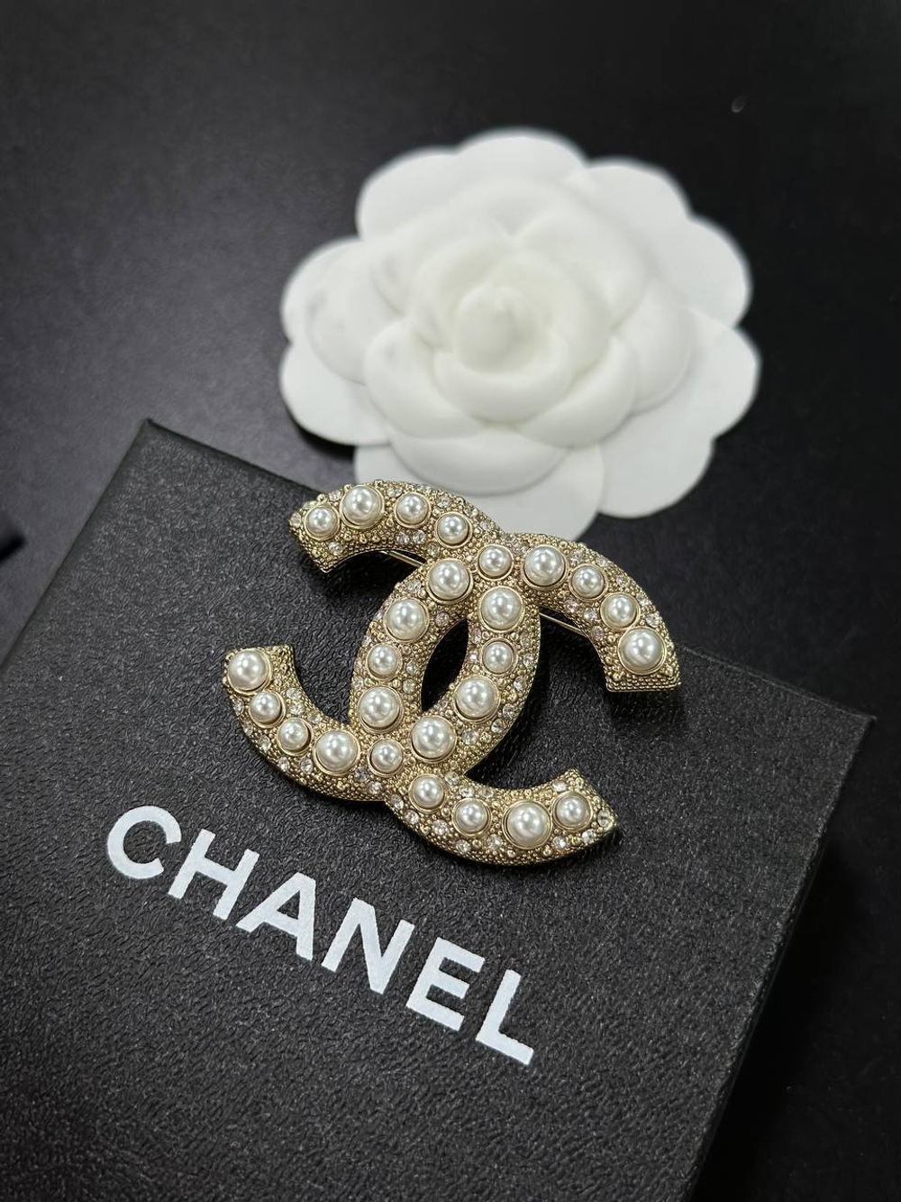 Брошь CHANEL