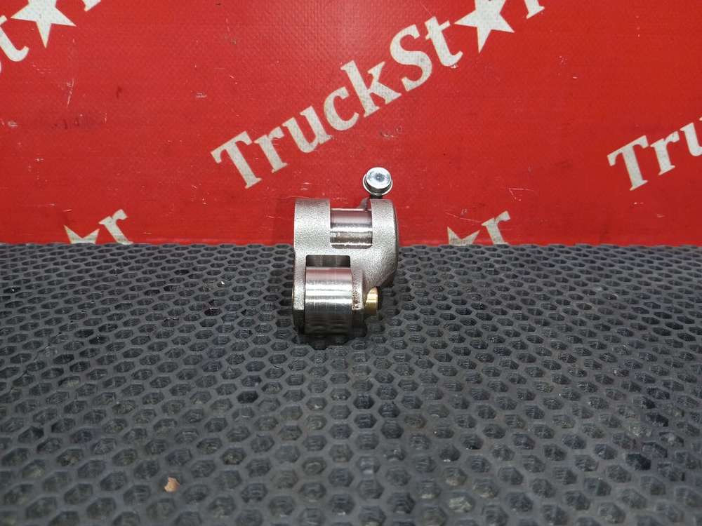 Коромысло впускного клапана 2024г.