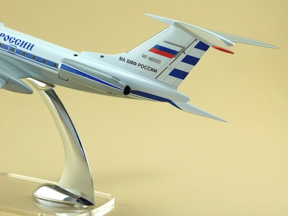 Модель самолета Ту-134А с антенной БУС (М1:100, Северный флот России)